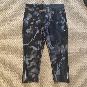 Nike DRI-Fit Gray Marble Capris Leggings Size L